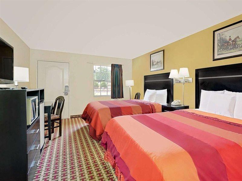 Days Inn By Wyndham Savannah Eksteriør bilde