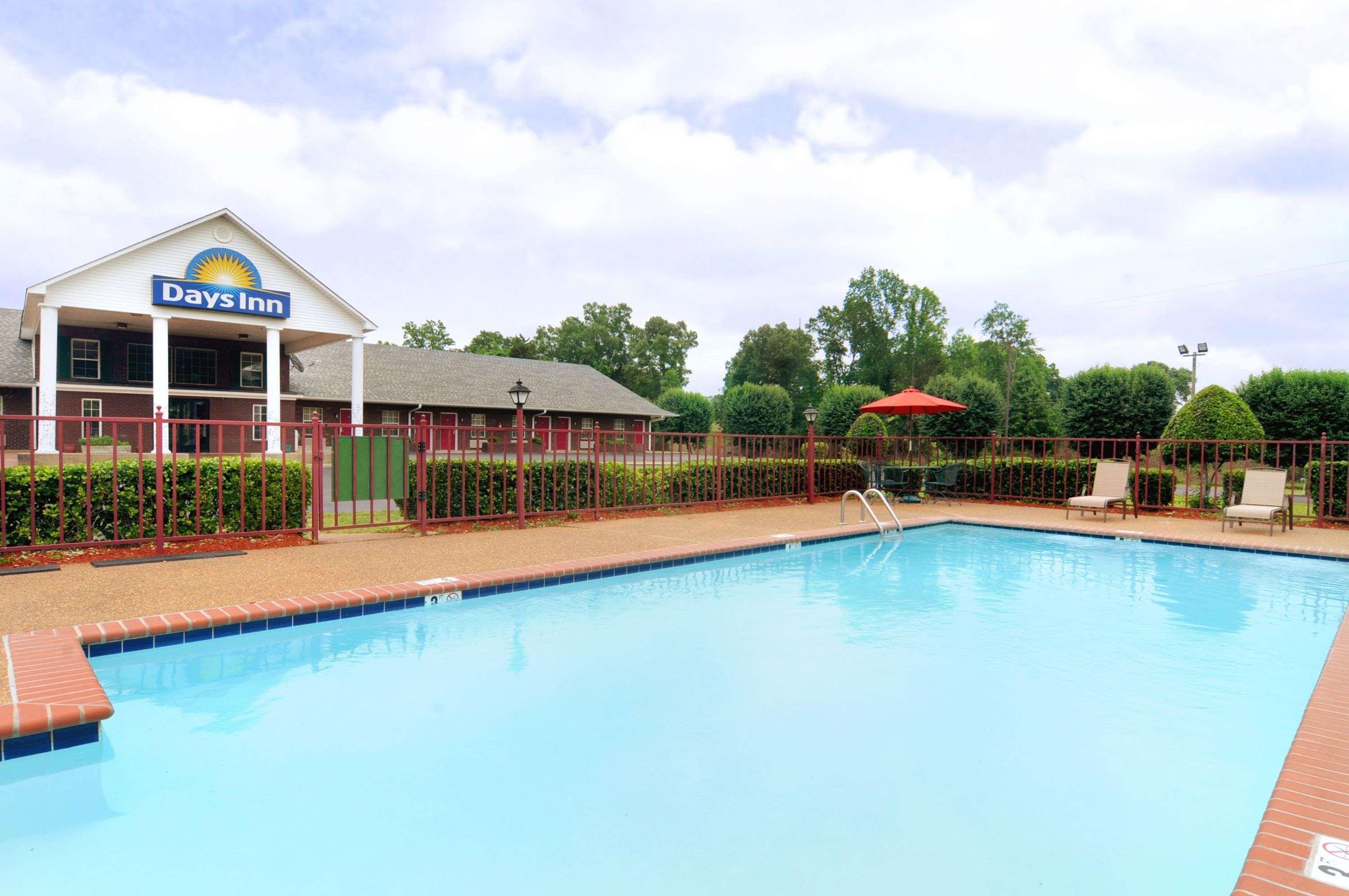 Days Inn By Wyndham Savannah Eksteriør bilde